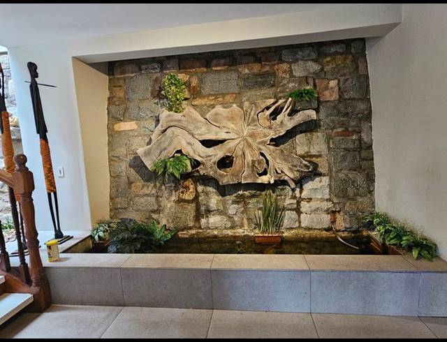 4 BEDROOM HOUSE FOR SALE IN HOUGHTON ESTATE